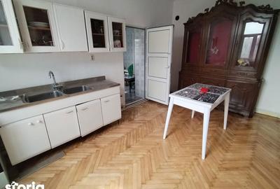 Apartament cu 3 camere în Centru Civic