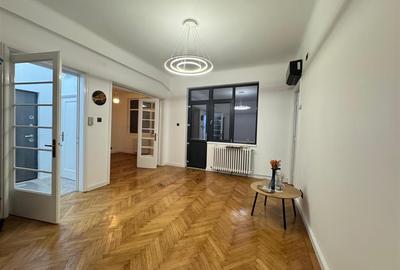 Apartament cu 3 camere semidecomandat în Universitate