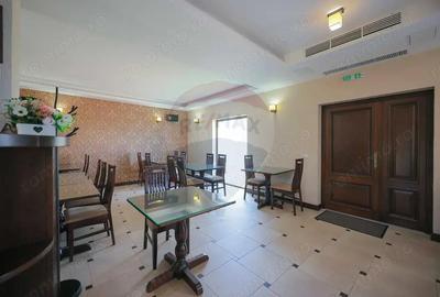 Pensiune cu piscina de vanzare in Beverly Hills , Sanmartin - 1