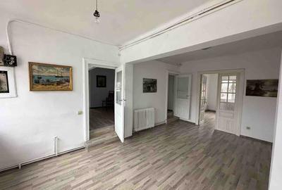 Apartament de vânzare, 5 camere, lângă Internațional, Sinaia - 2