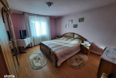 Casă cu 4 camere cu Teren 5500 Mp în Central - 9