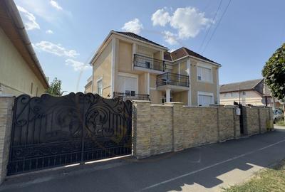 Casă individuală cu 5 camere în Carei