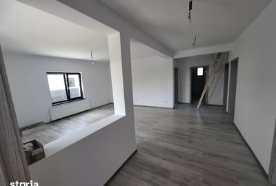 Casă cu 4 camere cu Teren 380 Mp în Hemeiuș - 2