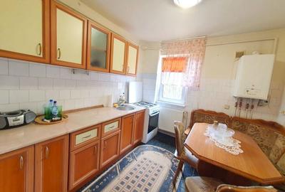 Apartament luminos cu vedere spre biserică, într-un cartier verde și liniștit. - 3