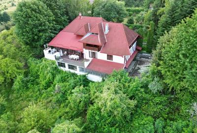 Casă individuală cu 14 camere în Voila