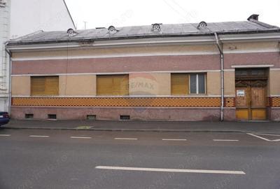 Casă cu 5 camere cu Teren 308 Mp în Central - 1