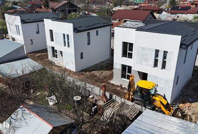 Casă cu 5 camere cu Teren 327 Mp în Central - 1