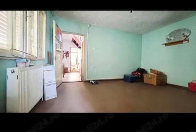 Casă cu 4 camere cu Teren 600 Mp în Central - 2