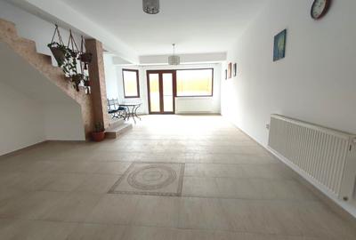 Casă cu 6 camere cu Canalizare în Calea Turzii