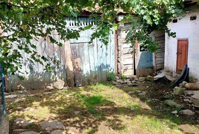 Casă cu 4 camere cu Teren 800 Mp în Central - 1