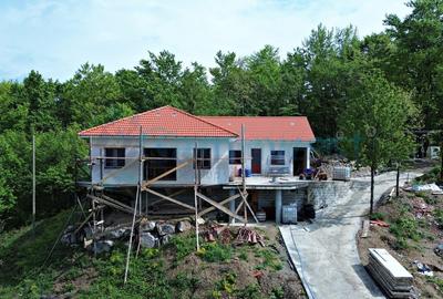 Casă individuală cu 4 camere cu Teren 27000 Mp în Codrișoru - 2