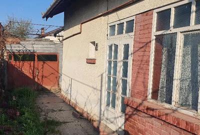 Casă cu 2 camere cu Teren 3000 Mp în Central - 1