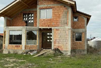 Casă cu Teren 1064 Mp în Vinga - 1