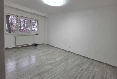 Apartament cu 3 camere decomandat în Mioriței - 11