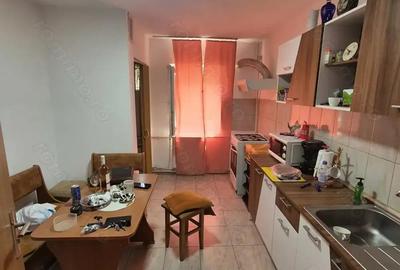 Vand apartament 3 camere Micro 4 - 2