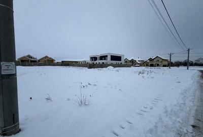 Teren de 810 mp, în Dumbrăvița