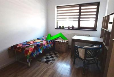 Casă cu 4 camere cu Teren 50 Mp în Central - 1