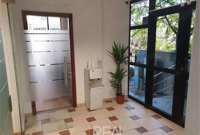 Spațiu comercial, în P-ța Victoriei - 5