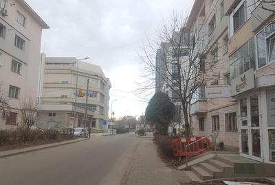 Apartament trei camere, etaj 1, CT, termopan, liber, Casa de Cultura - 11