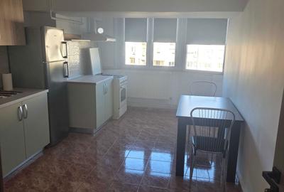 Apartament cu 2 camere decomandat în Trocadero - 2