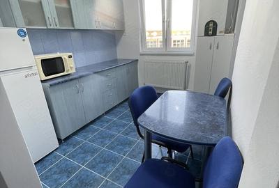 Apartament cu 3 camere semidecomandat în Micro 1 - 3