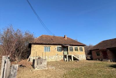 Casă cu 3 camere în Laz - 3