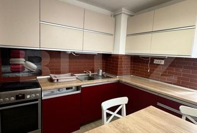 Apartament de vanzare, cu 4 camere, 82 mp, etaj 1, zona Racadau