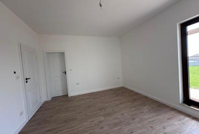 Locuință Impresionantă cu 4 Camere și 3 Băi Jumătate Duplex în Giroc Locuință Impresionantă cu 4 Camere și 3 Băi Jumătate Duplex în Giroc - 5