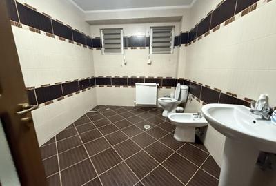Apartament cu 3 camere, mobilat în Central - 11