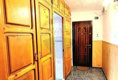 Apartament cu 3 camere de vanzare in zona Micro 5 - 3