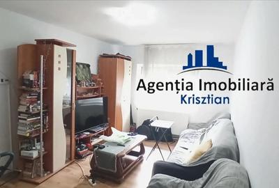 Apartament cu 3 camere de vanzare - Zona Micro 17 - 1