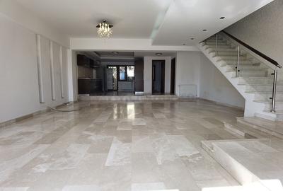 Casă individuală cu 5 camere cu Canalizare în Pipera