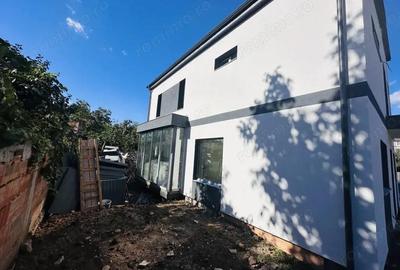 Casă cu 4 camere cu Canalizare în Uverturii - 1