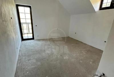 Casă cu 4 camere cu Teren 800 Mp în Florești