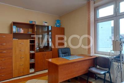 Cabinet medical de vanzare 3 camere 50 mp mobilat central Cisnadie - 5