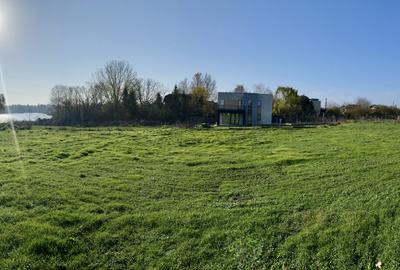 Teren vedere panoramica partial lac si padure, central, toate utilitatile - 6