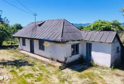 Casă cu 2 camere cu Teren 2089 Mp în Central - 2