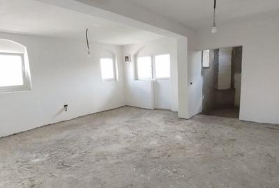 Casă cu 7 camere cu Canalizare în Sud - 5