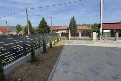 Casă cu 4 camere cu Teren 1500 Mp în Central - 2