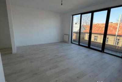 Spațiu comercial, de 180 mp, în Central - 3