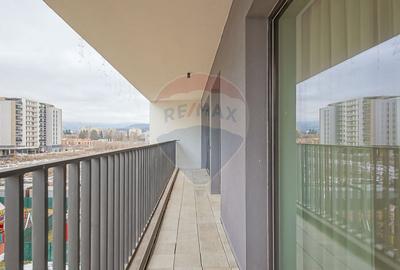 Apartament cu 3 camere semidecomandat, mobilat în Tractorul - 20