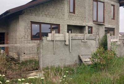 Casă cu 4 camere în Clinceni