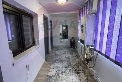 Casă cu 5 camere cu Teren 178 Mp în Central - 1