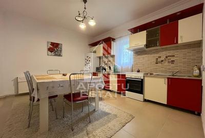 Casa la curte comuna zona Odobescu, doar 4 locatari, gradina proprie