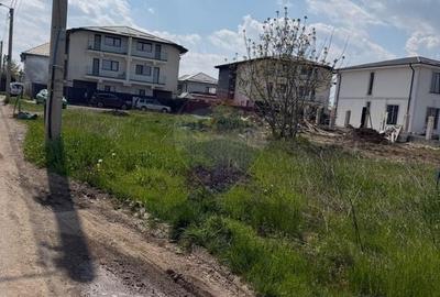 Teren Construcții intravilan de 2500 mp, în Odăi
