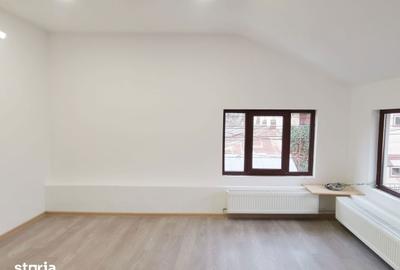 Casă cu 8 camere cu Teren 250 Mp în Grivița - 2