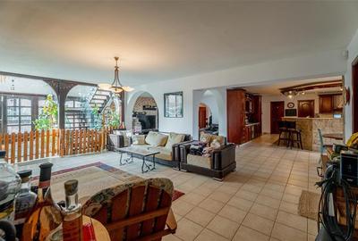 Casă individuală cu 7 camere cu Canalizare în Bucium - 9