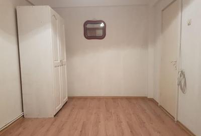 Apartament trei camere, nemobilat, etaj 2, CT, gresie, 9 Mai - 3