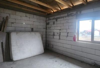 Casă cu 5 camere cu Teren 666 Mp în Șerbănești - 8