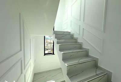 Casă cu 4 camere cu Teren 300 Mp în Rediu - 10